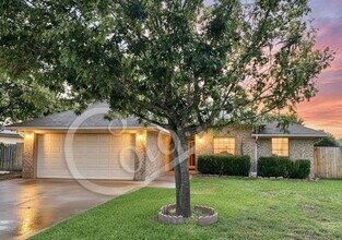 Building Photo - AVAILABLE NOW!