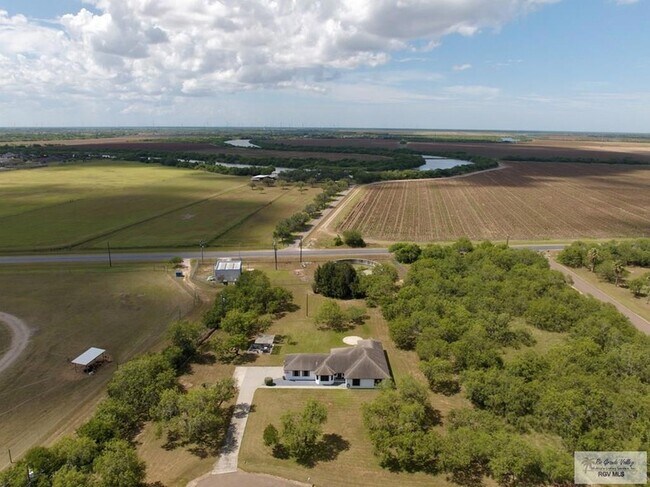Building Photo - 35059 Anaqua Dr