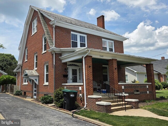 Building Photo - 240 S Holliday St