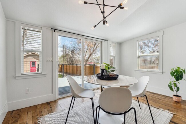 Building Photo - Charming 2BD, 2BA Longmont Home with Fenced Back Yard