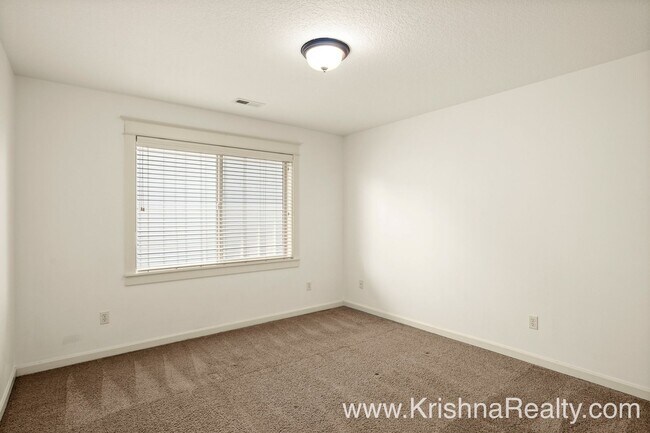 Building Photo - Stunning 4 BD* 2.5 BA* Single Family Home ...