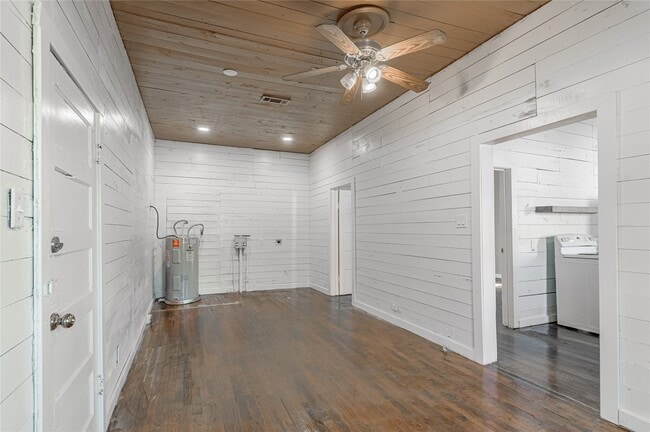 Building Photo - 703 Avenue J