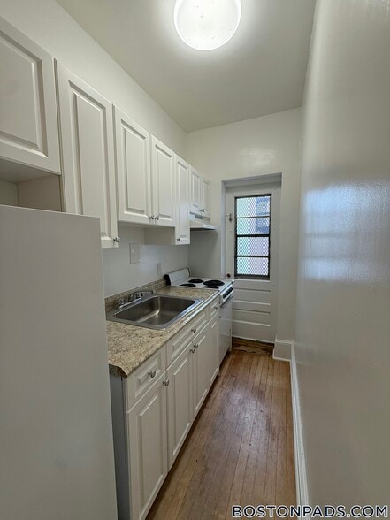Building Photo - 1539 Beacon St