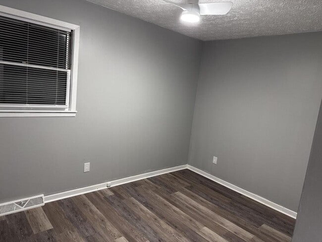 Building Photo - 300 Car-Mol Dr