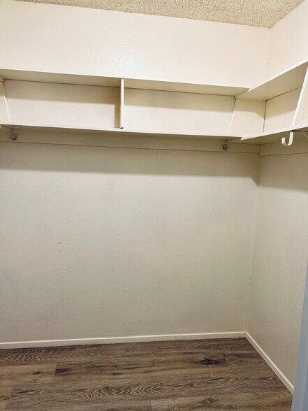 Building Photo - 2930 Lerwick Rd