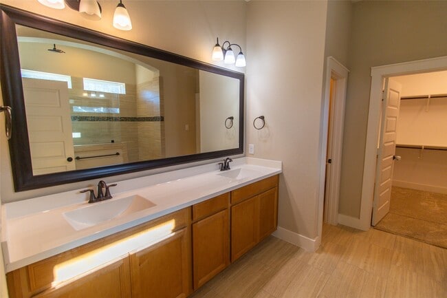 Building Photo - 18610 Parkland Square Pl