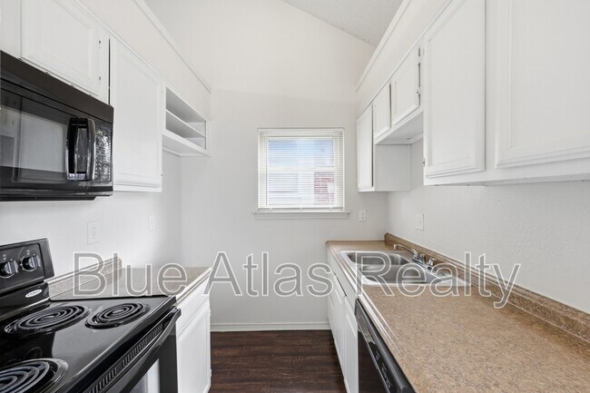 Building Photo - 1612 Hunterwood Dr