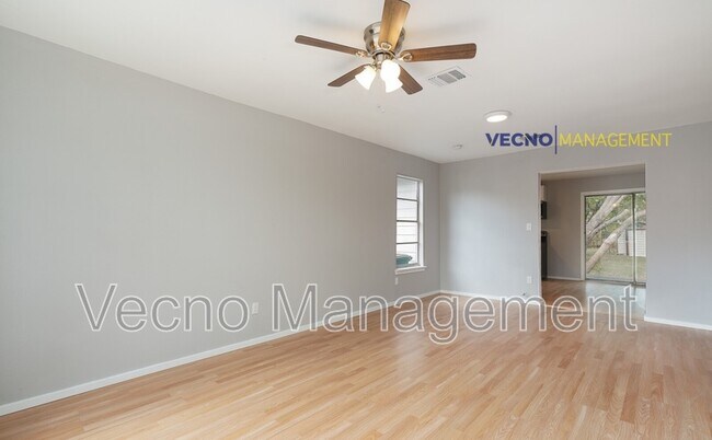 Building Photo - 435 W Bedford Ave