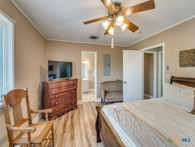 Building Photo - 1660 McIver