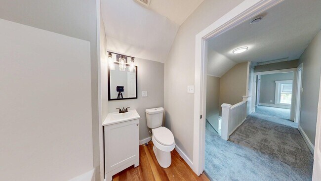 Building Photo - Madison/West Blvd neighborhood: 3 bedroom/1 bath single family home.