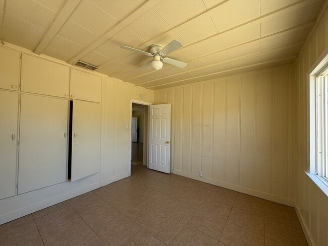Building Photo - 400 W Fredricks St