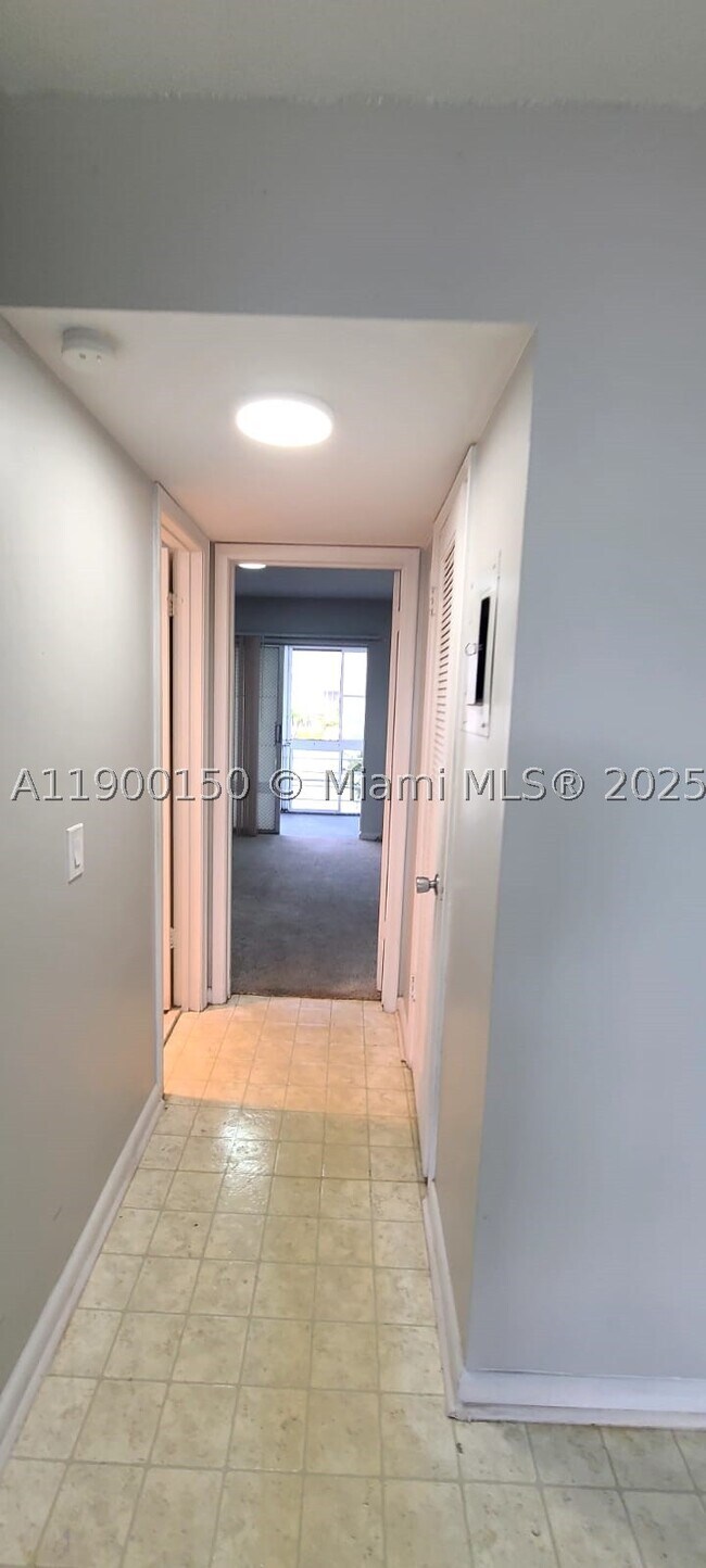 Building Photo - 92 Berkshire D