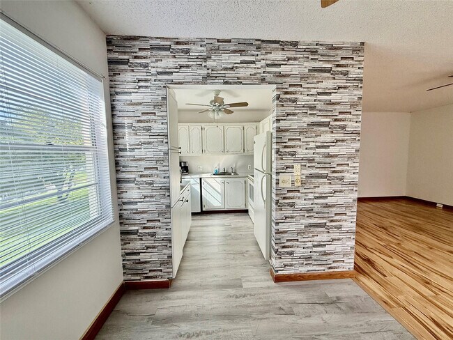 Building Photo - 326 Preston H