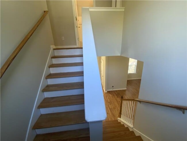 Building Photo - 27 Montgomery St SE