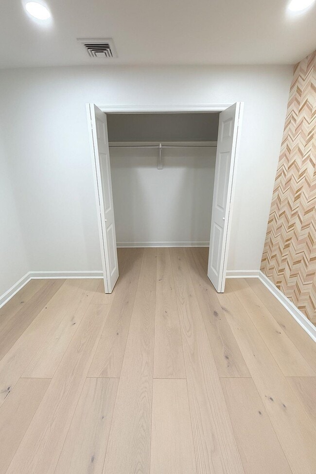 Building Photo - 996 Palisade Ave