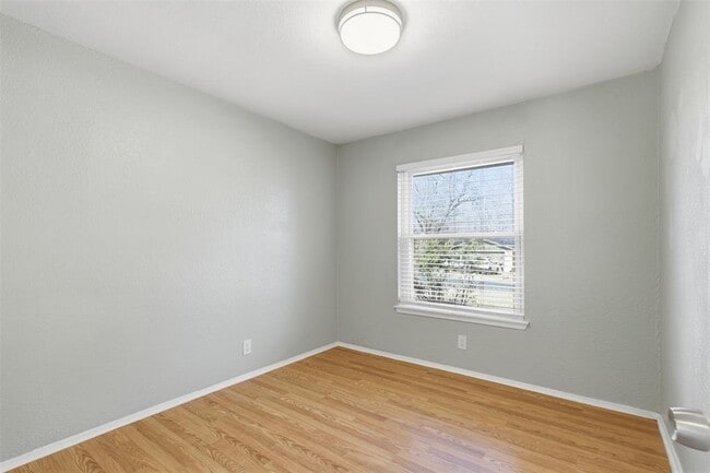 Building Photo - 1103 Floradale Dr