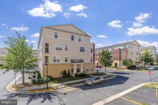 Building Photo - 42563 Highgate Terrace