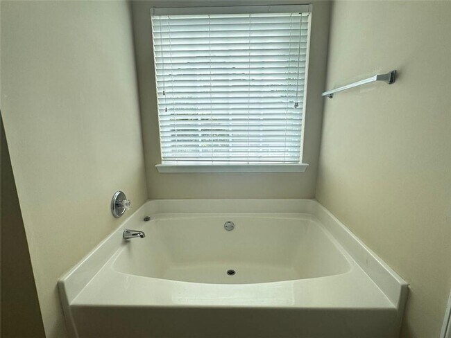 Building Photo - 5432 Village Ridge