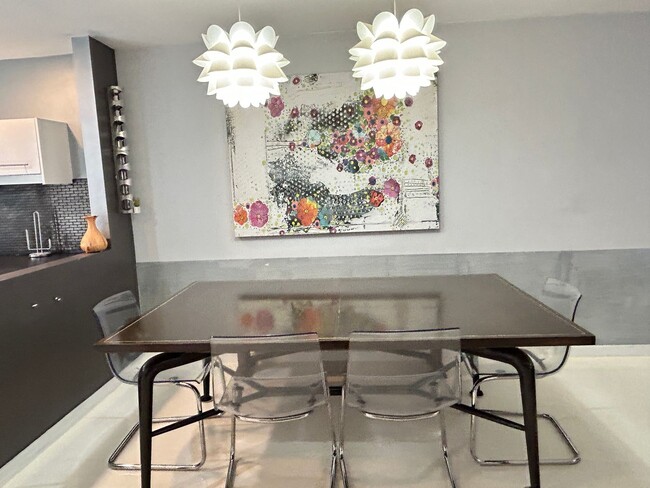 Building Photo - Stunning updated 2 Bedroom, 2 Bathroom, 2 car garage in heart of downtown Scottsdale