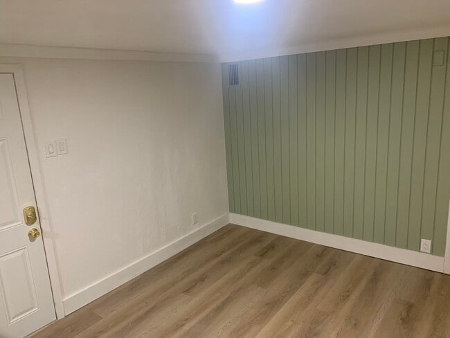 Building Photo - 5137 Dartmouth Ave N