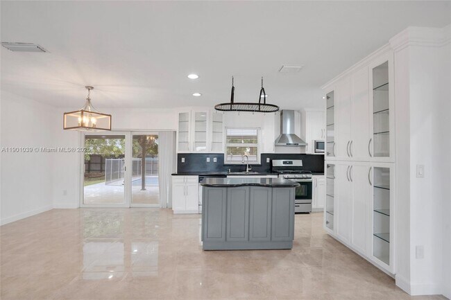 Building Photo - 10440 SW 126th Ave