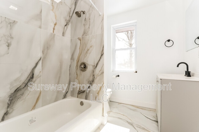 Building Photo - 300 Monroe Ave