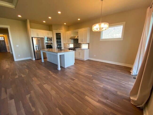 Building Photo - Custom home looking over Rivers Edge golf ...