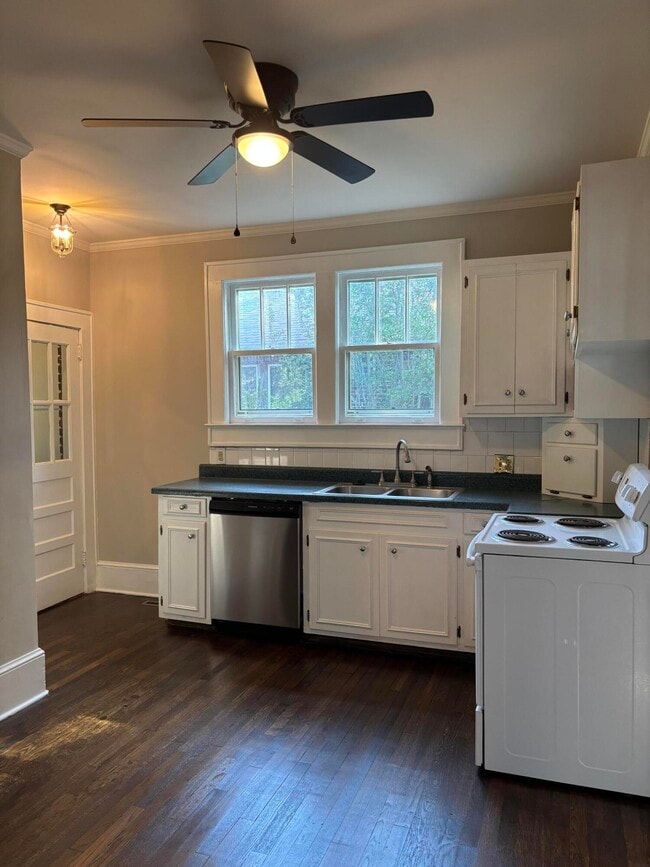 Building Photo - 41 W Charlotte Ave