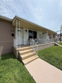 Building Photo - 3177 SW 27th Terrace