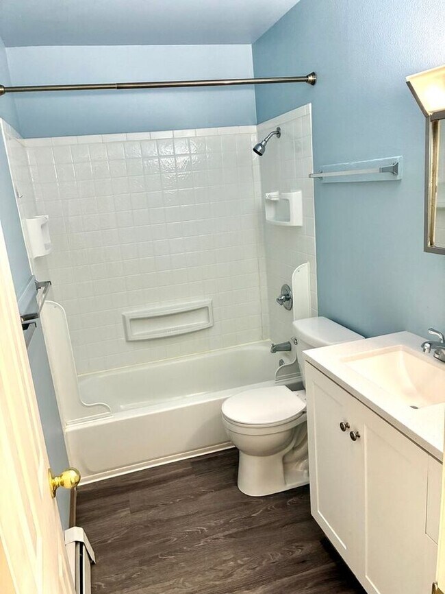 Building Photo - 2 Week Off First Months Rent!!! Recently Upgraded 2 Bedroom Apt Near Horsetooth!
