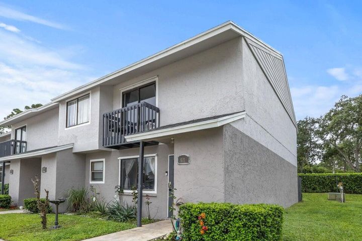 Building Photo - 901 Riverside Dr