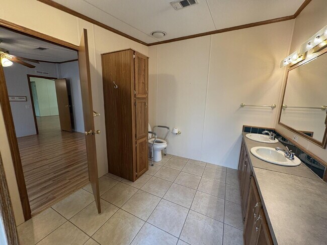 Building Photo - charming 3-bed, 2-bath home is located in the highly desired Strawberry Crest 55+ community