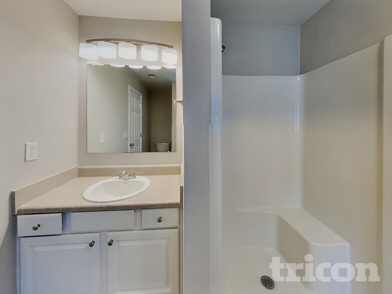 Building Photo - 110 Kingscreek Dr