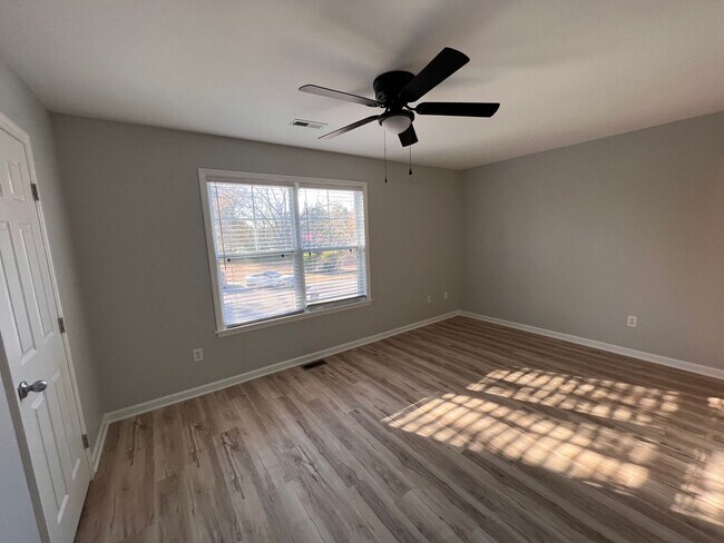 Building Photo - Pet Friendly Beautifully Updated 2BD/2.5BA Townhome