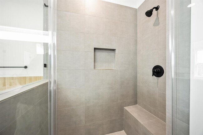 Building Photo - 6735 Peerless St