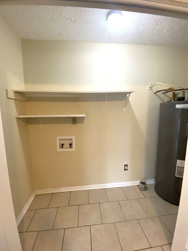 Building Photo - 1505 Kelly Cir