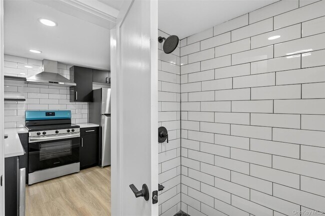 Building Photo - 165 W Main St