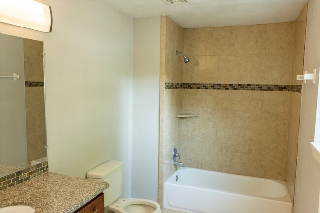 Building Photo - 537 Cottontail Dr