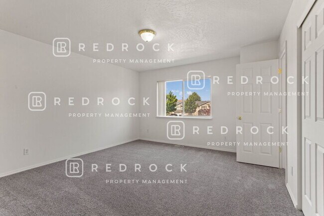 Building Photo - 4920 N Orchid Ln