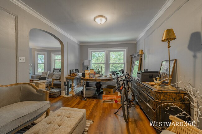 Building Photo - 6510 N Hamilton Ave