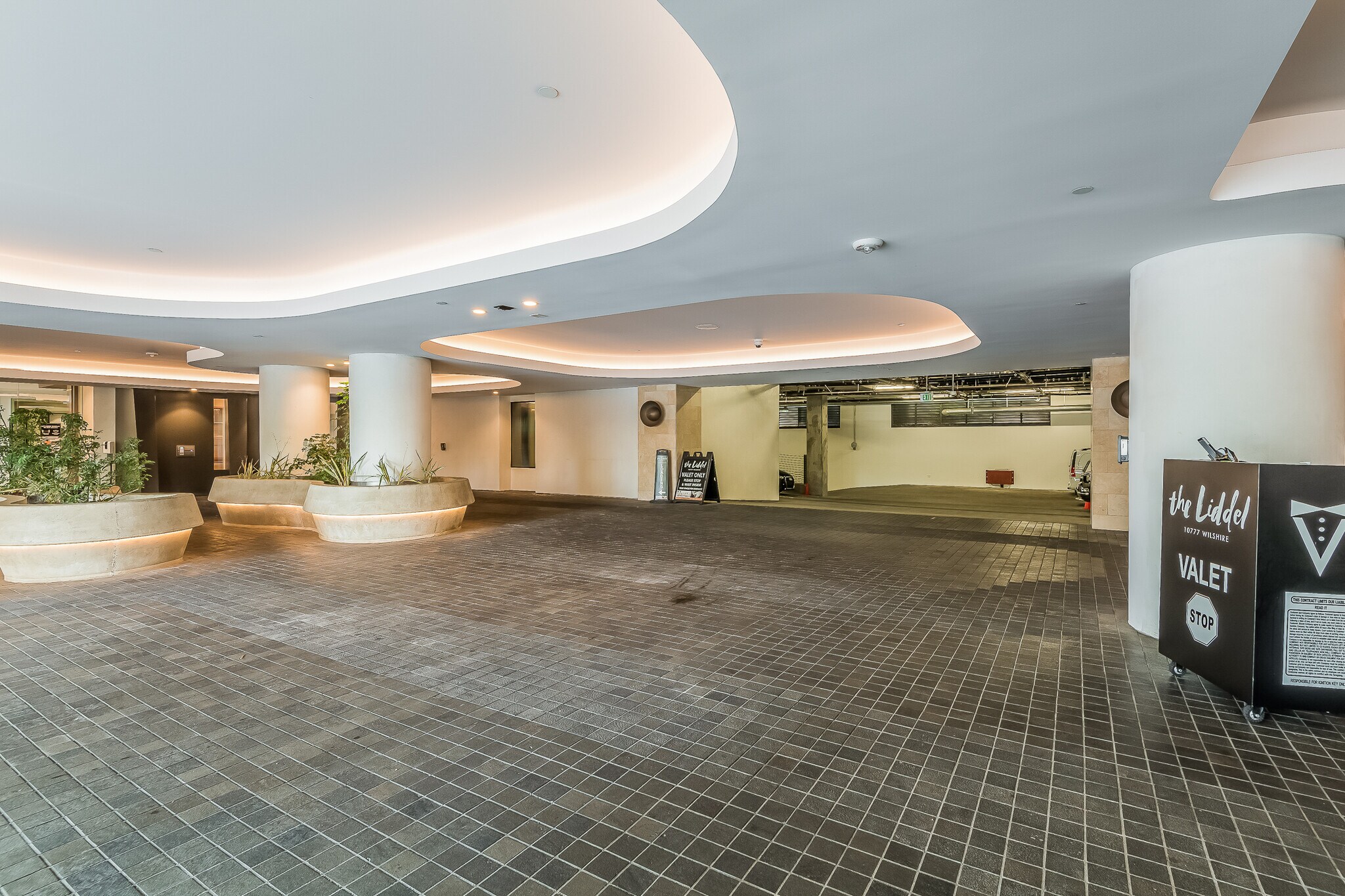 Building Photo - 10777 Wilshire Blvd