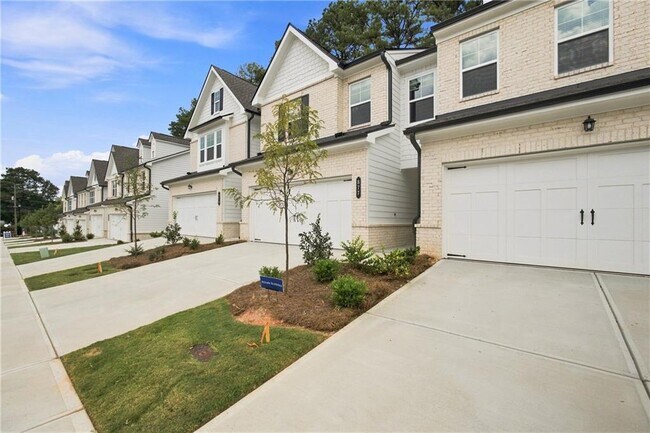 Building Photo - 877 Trace Ln