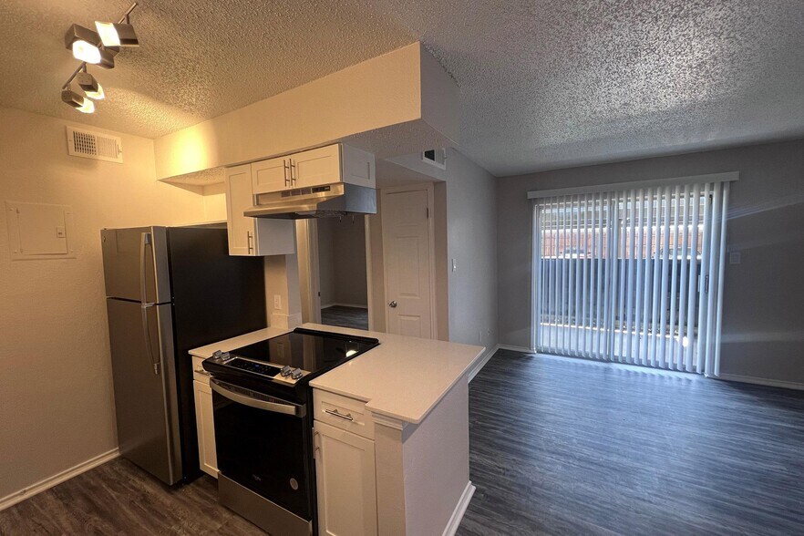 Chesapeake Apartments 6047 S Hulen St Fort Worth TX 76132 Apartment