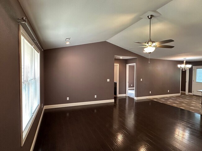Building Photo - 335 Lyle Curtis Cir