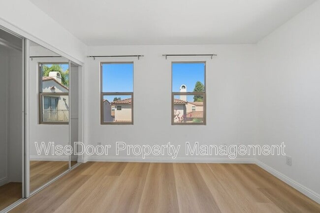 Building Photo - 1087 Waterfall Way