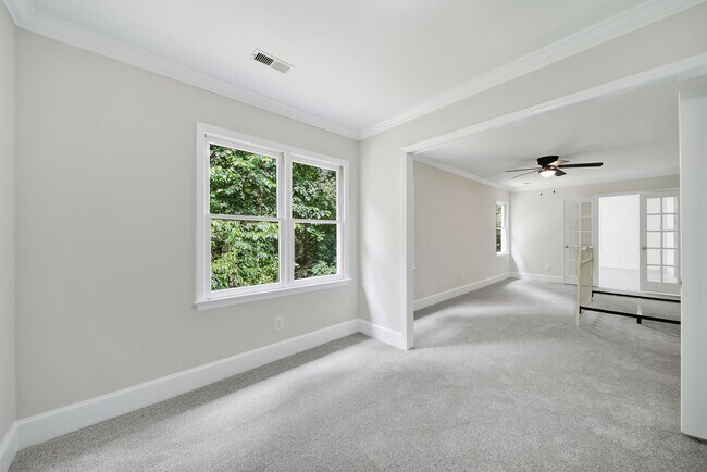 Building Photo - Beautiful Five Bed Three and Half Bath Hom...