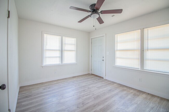 Building Photo - 302 Avenue U