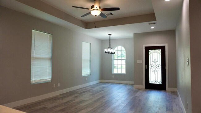 Building Photo - 6502 Bunche Dr