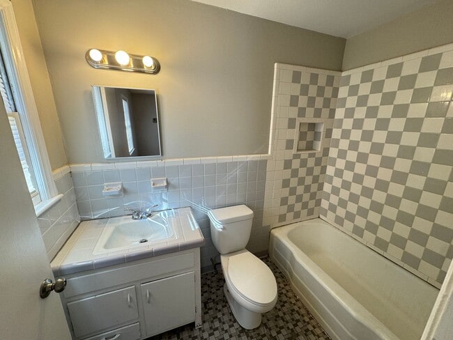 Building Photo - Fantastic 3 Bed 2 Bath Durham Ranch Brick Home