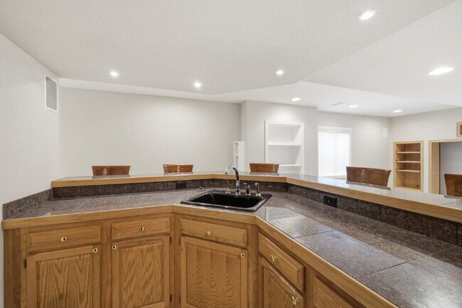 Building Photo - Spectacular Stonegate Living! Gorgeous 3-Bed Corner Finished Basement, Wet Bar, and Custom Marble...